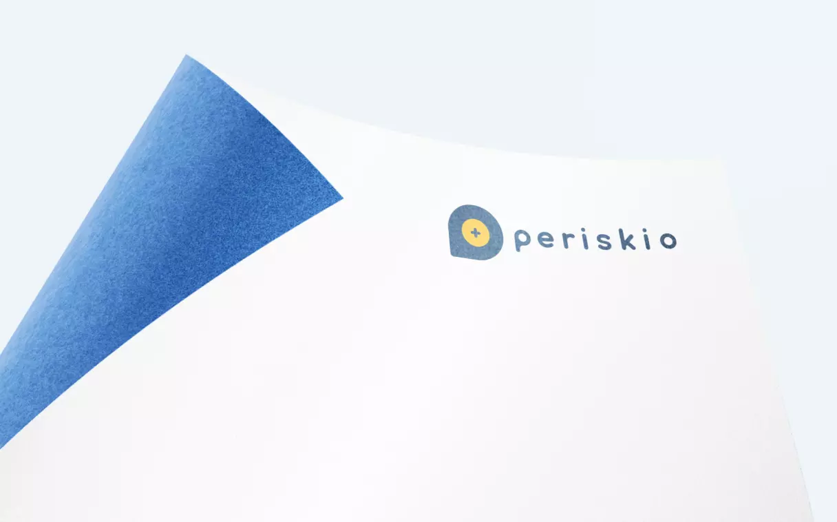 Mockup du logo Periskio sur une feuille en papier